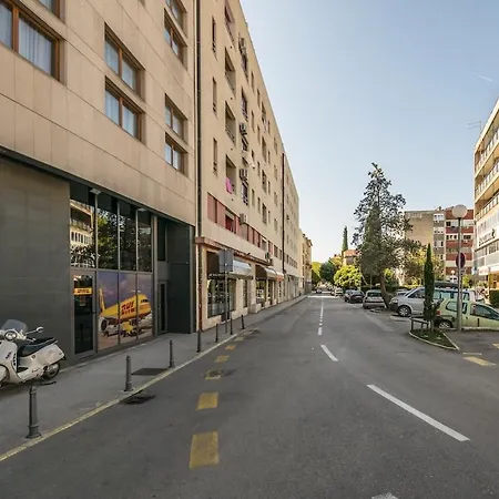 Center With Balcony Daire